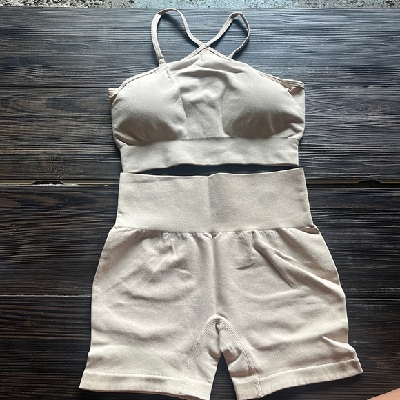 Pants - Two piece nude seamless workout set NWT